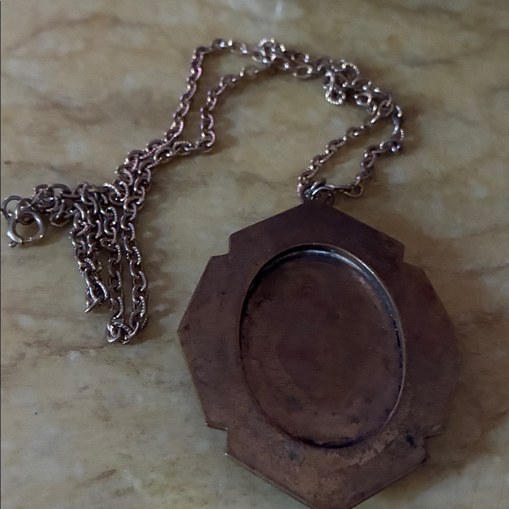 Vintage Pendant with Painted porcelain cameo - Picture 5 of 5